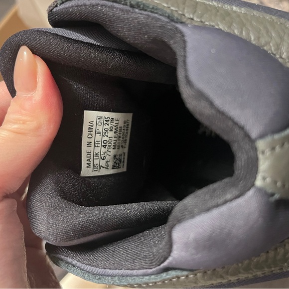 Yeezy Sneaker just like brand new - Picture 2 of 2